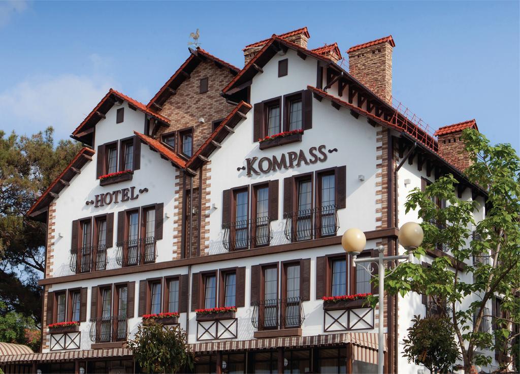 Kompass Hotel Gelendzjik Exteriör bild